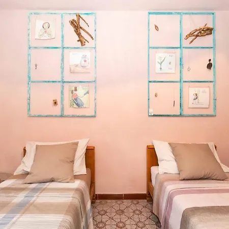 Casa Delle Foglie Sussurranti * אסטי