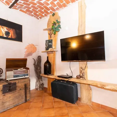Casa Delle Foglie Sussurranti * Asti
