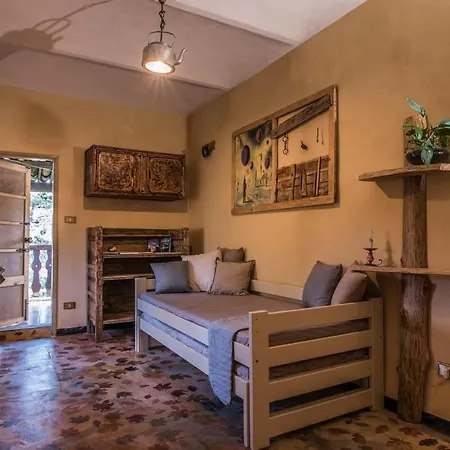 בית נופש Casa Delle Foglie Sussurranti אסטי