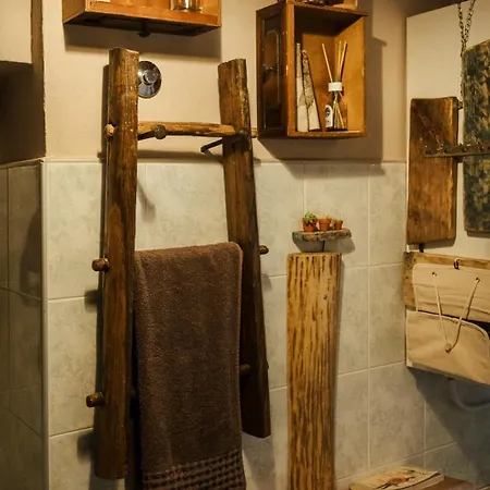 Casa Delle Foglie Sussurranti * אסטי
